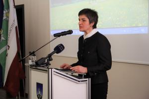 moderatorka ga. Mateja Brlec Suhodolnik, foto: Jože Miklavc